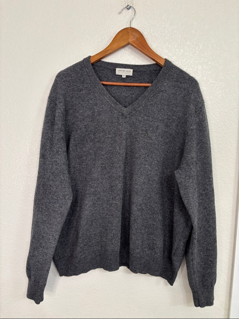 Lorenzo Uomo Charcoal Grey 100% Cashmere V-Neck Sweater Size L Quiet Luxury - Picture 1 of 9